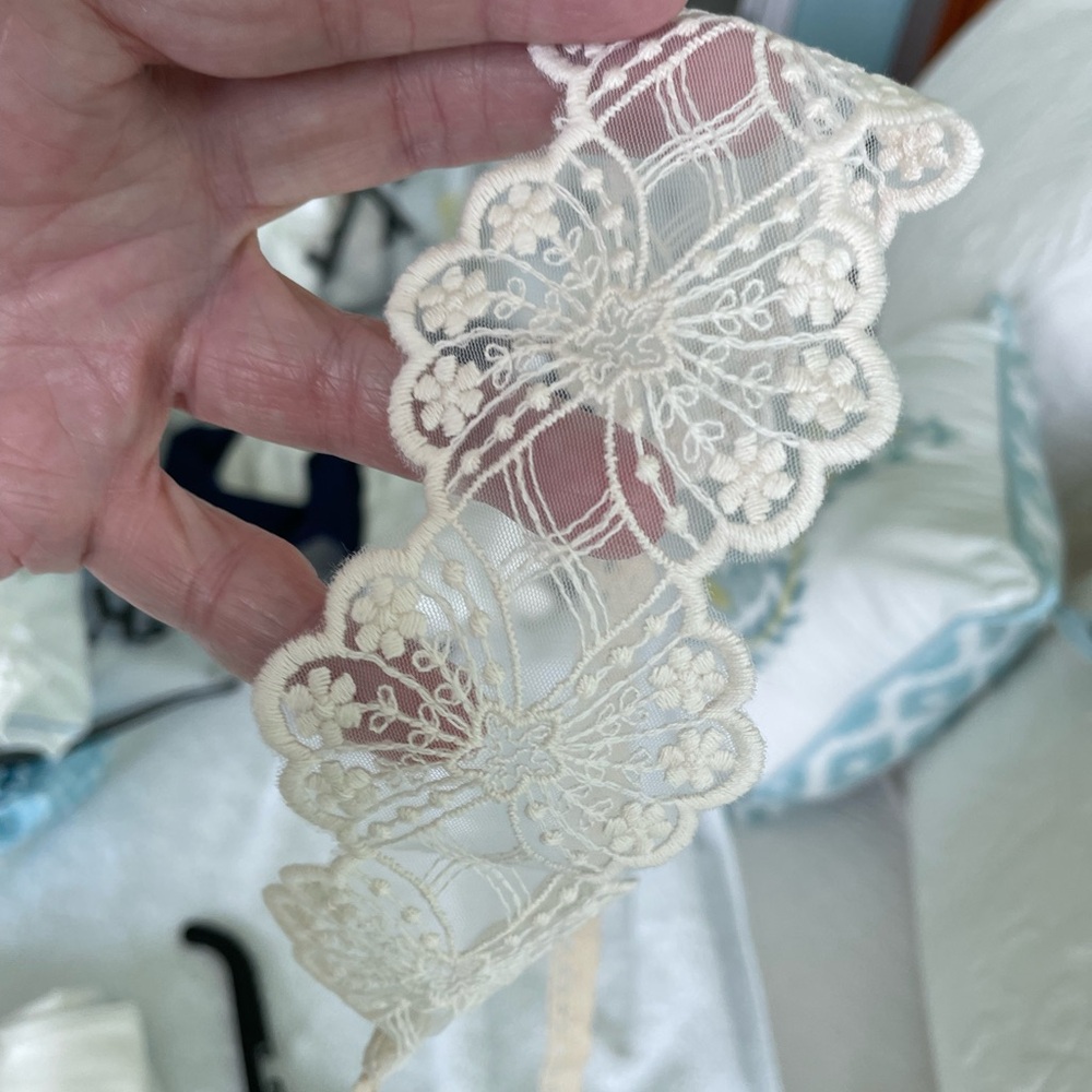 SHEIN Cream Lace Headband